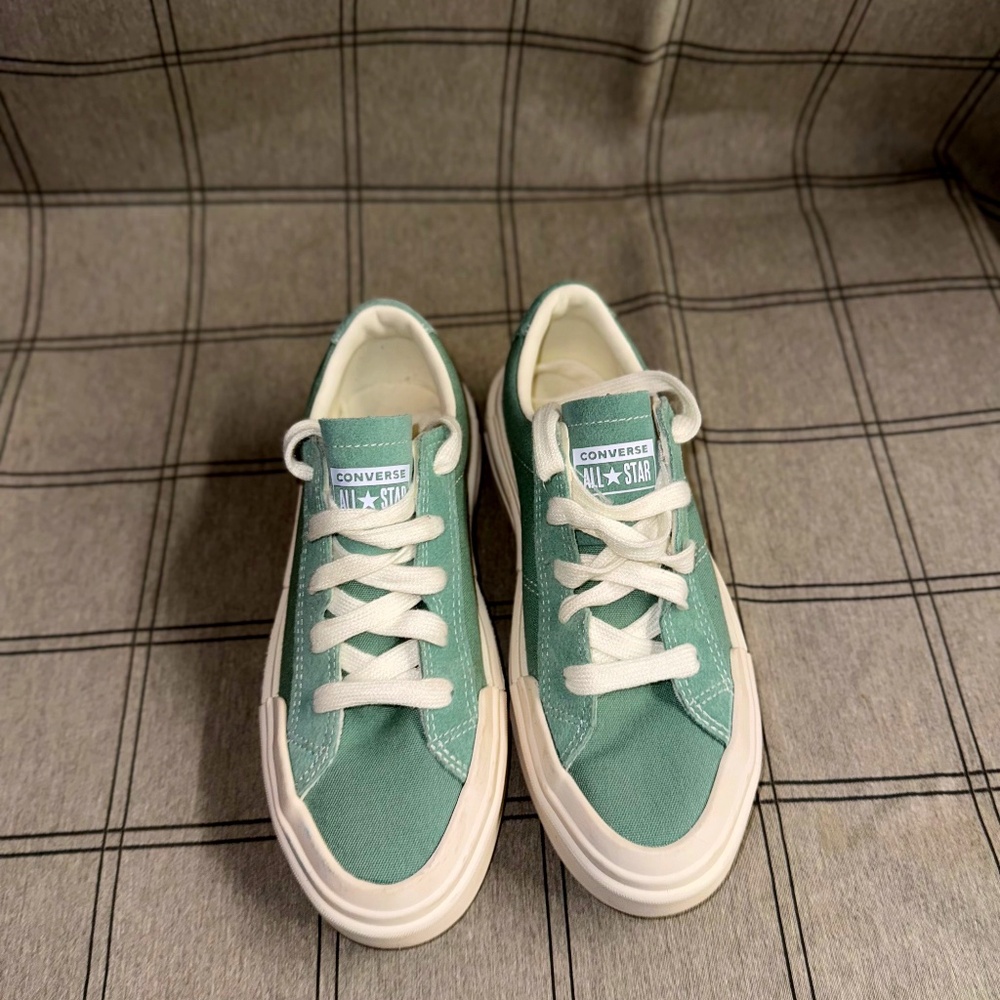 Women’s Mint low top Converse Shoes